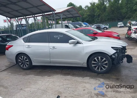 2017 Nissan Altima 2.5 Sv z USA, uszkodzony, nr VIN 1N4AL3AP2HC132184